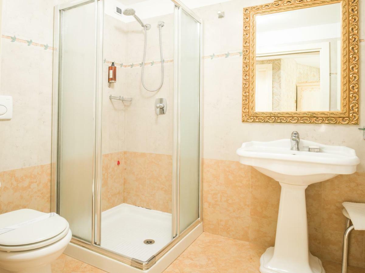 Suite (4 Adults),828277499:JPEG